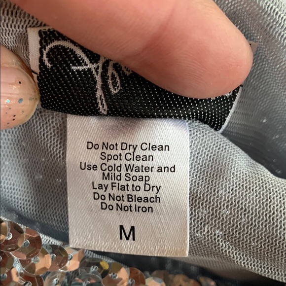 Silver Sequined Mandarin Collar Sleeveless Blouse - Picture 4 of 4